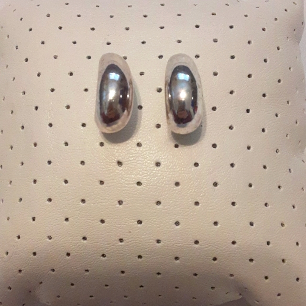 Vintage Silver Tone earrings